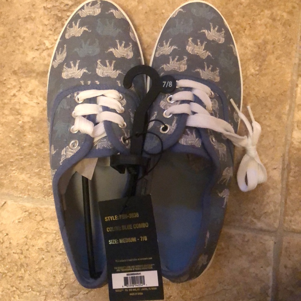 NEVER WORN sneakers